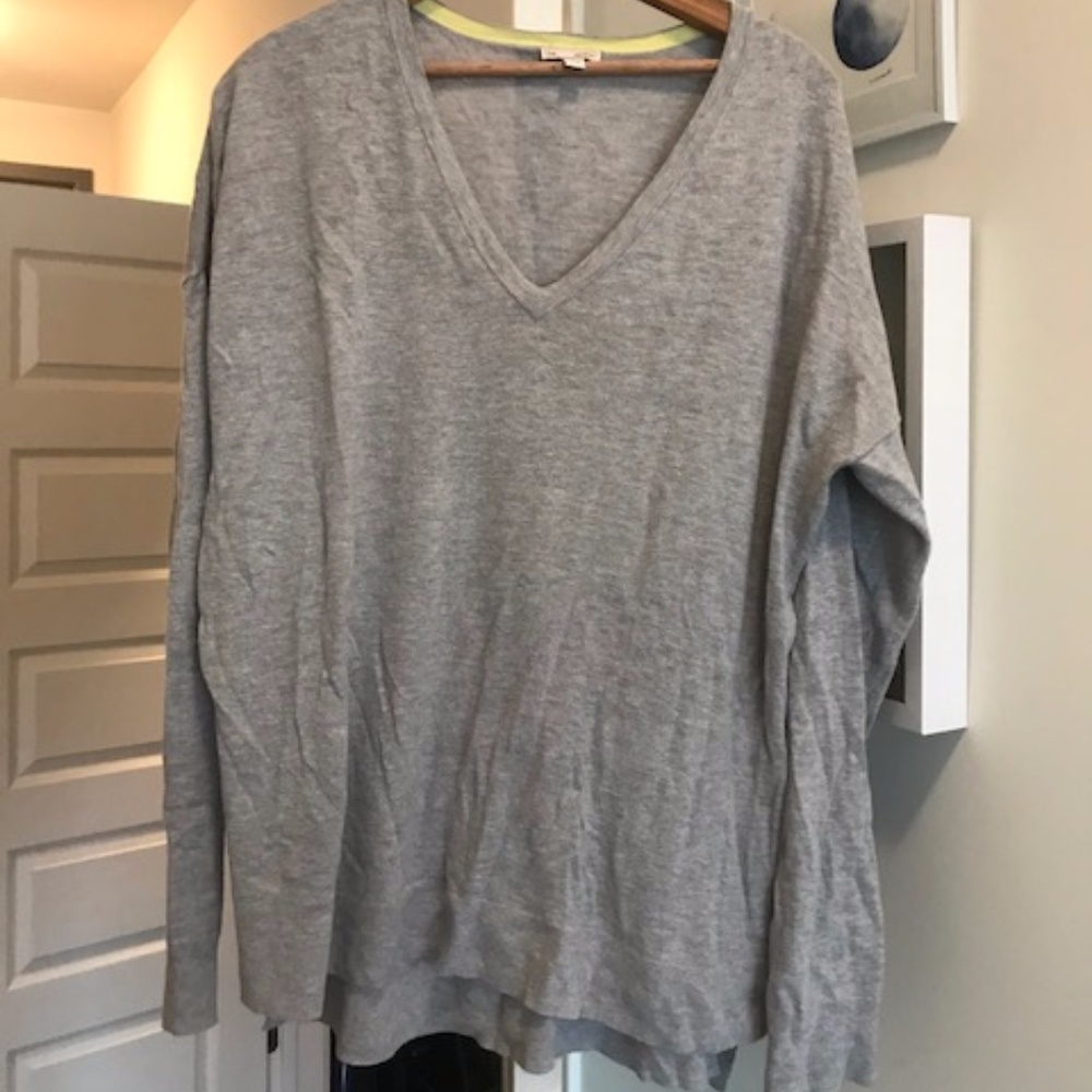 Grey silk blend sweater with longer back hem